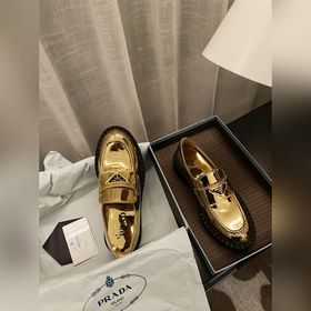 Prada. Официальный сайт Prada. Новейшая модель лофей. Высокое кач