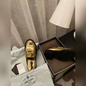 Prada. Официальный сайт Prada. Новейшая модель лофей. Высокое кач