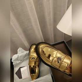 Prada. Официальный сайт Prada. Новейшая модель лофей. Высокое кач