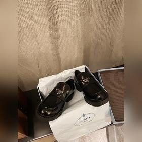 Prada. Официальный сайт Prada, новейшая модель лофей, высокое кач
