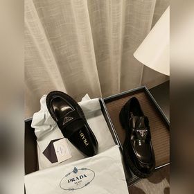 Prada. Официальный сайт Prada, новейшая модель лофей, высокое кач