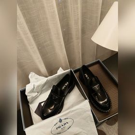 Prada. Официальный сайт Prada, новейшая модель лофей, высокое кач