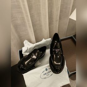 Prada. Официальный сайт Prada, новейшая модель лофей, высокое кач