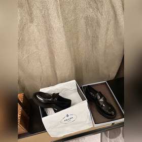 Prada. Официальный сайт Prada. Новейшая модель лофей. Высокое кач