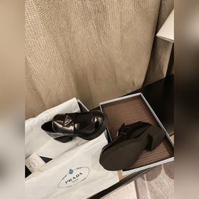Prada. Официальный сайт Prada. Новейшая модель лофей. Высокое кач