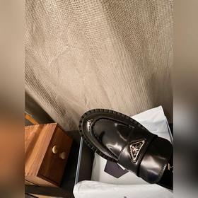 Prada. Официальный сайт Prada. Новейшая модель лофей. Высокое кач