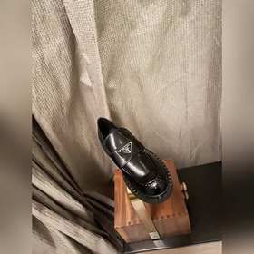 Prada. Официальный сайт Prada. Новейшая модель лофей. Высокое кач