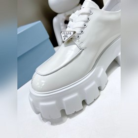 Высшая версия Новая модель черных туфель Prada из телячьей кожи 