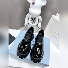Высшая версия Новая модель Prada из черной кожи теленка с открыт