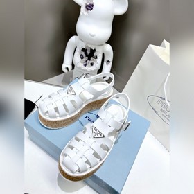 Очень популярные сандалии Prada 2023 из коллекции весна-лето с ри