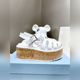 Очень популярные сандалии Prada 2023 из коллекции весна-лето с ри