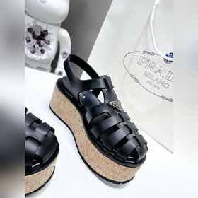 Очень популярные сандалии Prada 2023 из коллекции весна-лето с ри