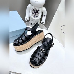 Очень популярные сандалии Prada 2023 из коллекции весна-лето с ри