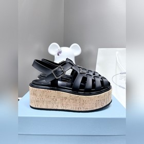Очень популярные сандалии Prada 2023 из коллекции весна-лето с ри
