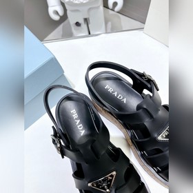 Очень популярные сандалии Prada 2023 из коллекции весна-лето с ри