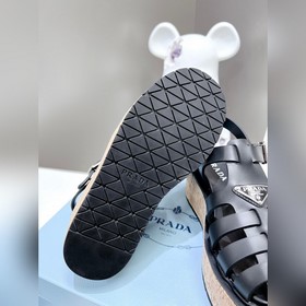 Очень популярные сандалии Prada 2023 из коллекции весна-лето с ри