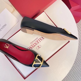 Сандалии Valentino с большой V-образной пряжкой и стразами, новей