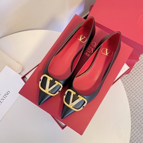 Сандалии Valentino с большой V-образной пряжкой и стразами, новей