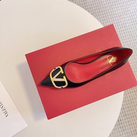 Сандалии Valentino с большой V-образной пряжкой и стразами, новей