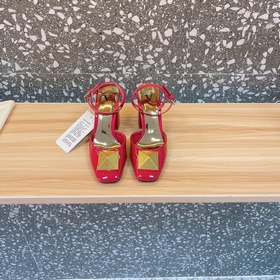 Высокие босоножки Valen*tino ONE STUD из серии ONE STUD. Уникальн