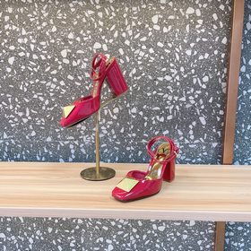 Высокие босоножки Valen*tino ONE STUD из серии ONE STUD. Уникальн