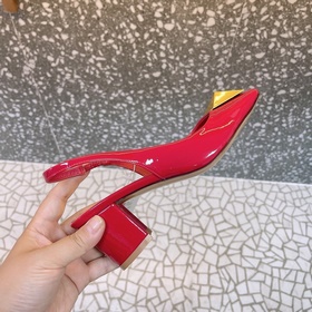 Высокие босоножки Valen*tino ONE STUD из коллекции Valentino. Уни