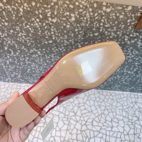 Высокие босоножки Valen*tino ONE STUD из коллекции Valentino. Уни