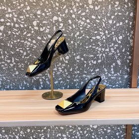 Высокие босоножки Valen*tino ONE STUD из серии ONE STUD. Уникальн