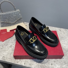 Новые лоферы Valentino 2023 ss Высокая подошва Открытый верх из т