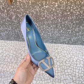 Valentino. Новейшая коллекция обуви Valentino VLogo с застежкамиз