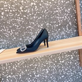 Valentino. Новейшая коллекция обуви Valentino VLogo с застежкамиз