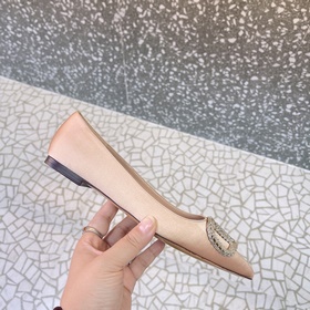 Valentino. Новейшая коллекция обуви Valentino VLogo с застежкамиз