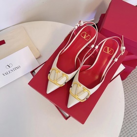 Сандалии Valentino с большой V-образной пряжкой и стразами, новей