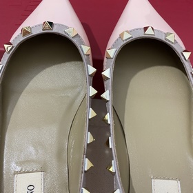 Классические туфли Valentino с заклепками, классическая модель от