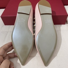 Классические туфли Valentino с заклепками, классическая модель от