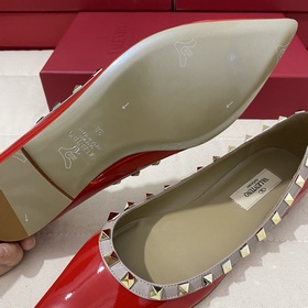 Классические туфли Valentino с заклепками, классическая модель от