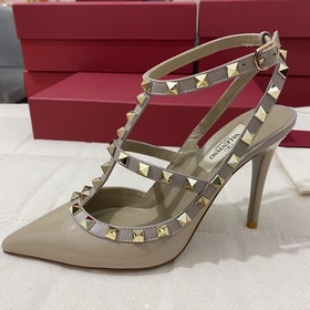 Классические туфли Valentino с заклепками, классическая модель от