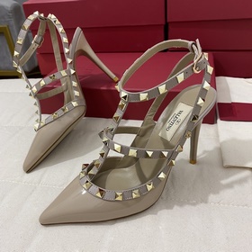 Классические туфли Valentino с заклепками, классическая модель от