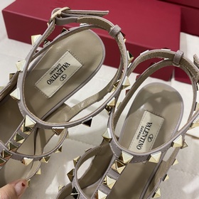 Классические туфли Valentino с заклепками, классическая модель от