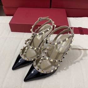 Классические туфли Valentino с заклепками, классическая модель от