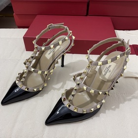 Классические туфли Valentino с заклепками, классическая модель от