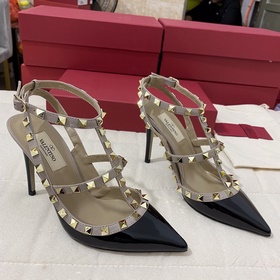 Классические туфли Valentino с заклепками, классическая модель от