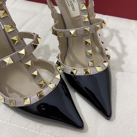 Классические туфли Valentino с заклепками, классическая модель от