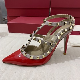 Классические туфли Valentino с заклепками, классическая модель от