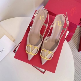 Сандалии Valentino с большой V-образной застежкой и стразами, нов