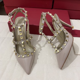 Классические туфли Valentino с заклепками, классическая модель от
