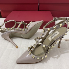 Классические туфли Valentino с заклепками, классическая модель от