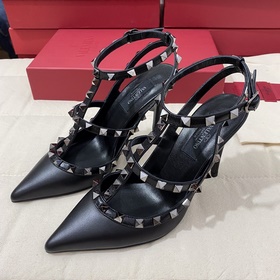 Классические туфли Valentino с заклепками, классическая модель от