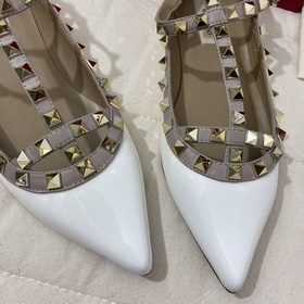 Классические туфли Valentino с заклепками, классическая модель от