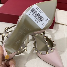 Классические туфли Valentino с заклепками, классическая модель от